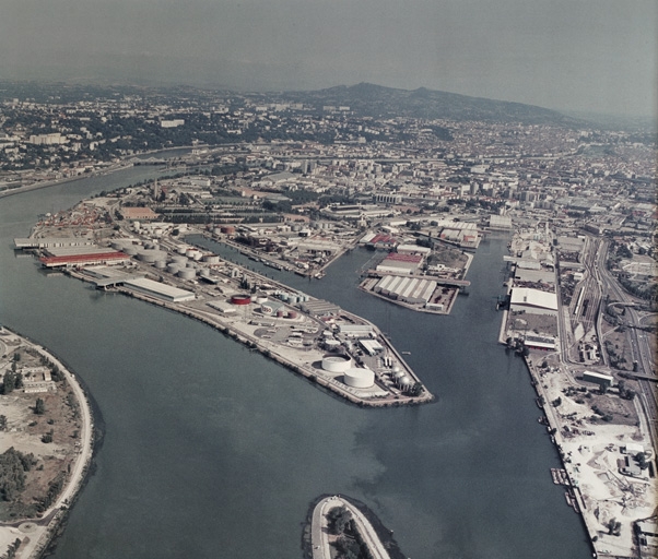 Port de Lyon dit port industriel Edouard Herriot