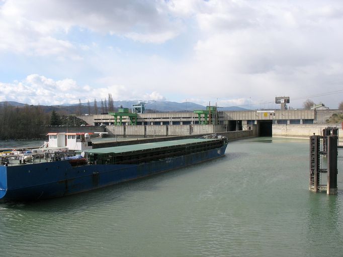 Centrale hydroélectrique, écluse dite usine-écluse de Sablons, pont routier