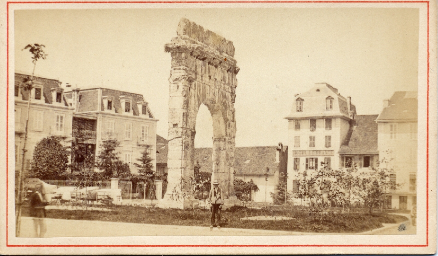 Place des Bains, puis place des Thermes