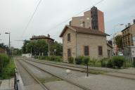Maisonnettes de passage à niveau de l'ancienne ligne de l'Est actuellement bâtiments techniques du TRAM
