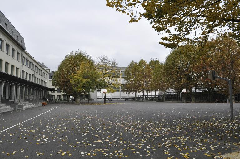 Couvent de la Visitation, puis école secondaire communale, puis collège royal, puis lycée impérial, puis lycée de garçons, actuellement lycée Vaugelas