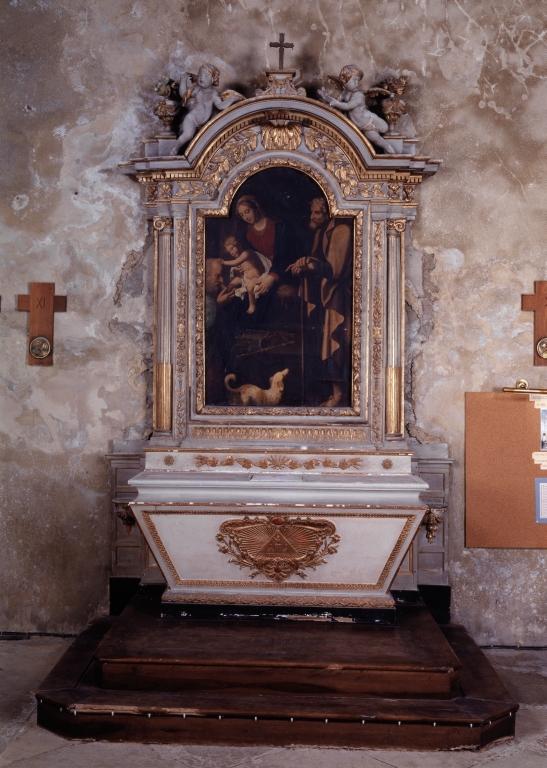 Autels secondaires (2) de la Sainte-Famille et du Sacré-Coeur, gradins d'autel, degrés d'autel (autels adossés, autels tombeaux)