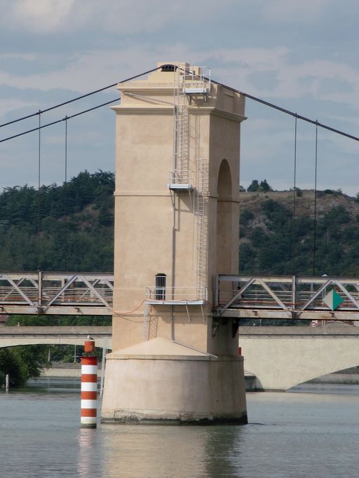 Pont suspendu, actuellement passerelle de Sainte-Colombe