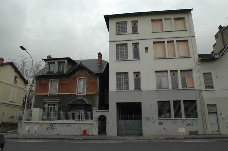 Usine de papeterie Cluzel puis ateliers du Rhône puis œuvre hospitalière française de l'ordre de Malte actuellement Acoucité : associations partis politiques syndicats