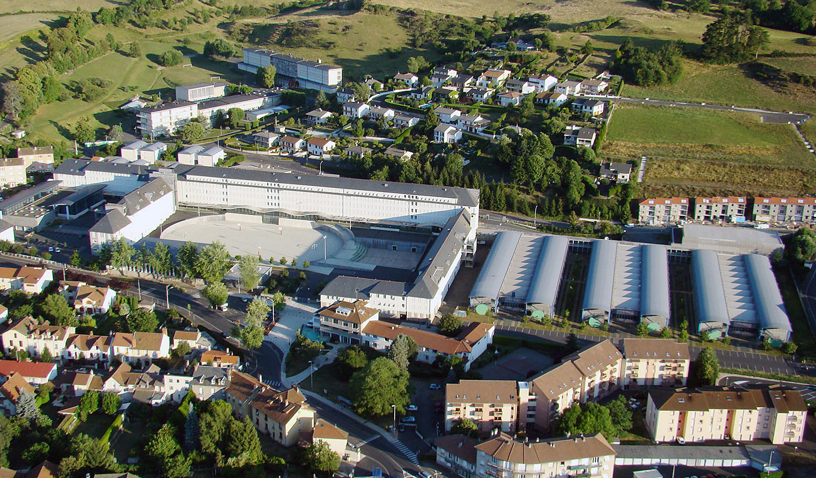 Collège d'enseignement technique, centre d'apprentissage masculin et centre d'apprentissage féminin, dits Cité technique, actuellement lycée polyvalent dit lycée des métiers des technologies industrielles Monnet-Mermoz