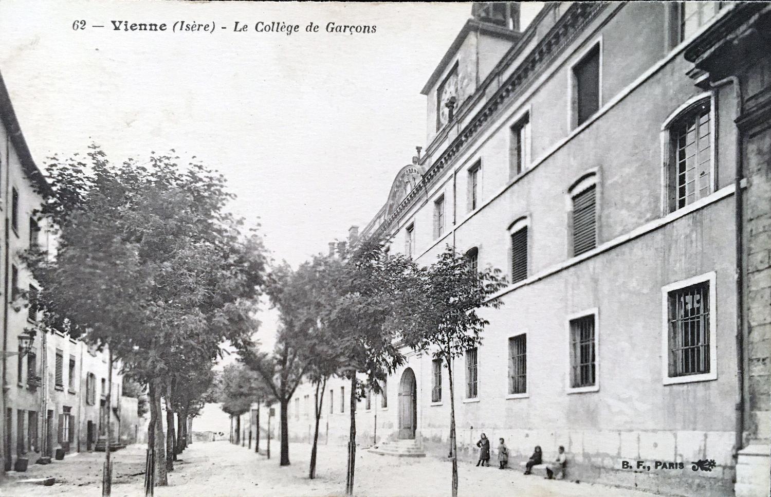 Collège de jésuites, puis institut national, école centrale supplémentaire, école communale secondaire, collège communal et école pratique de commerce et d'industrie, lycée, actuellement collège François-Ponsard