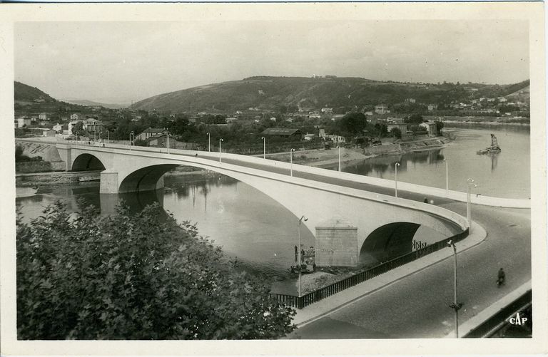 Pont routier de Lattre de Tassigny