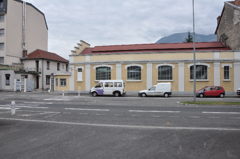 Edifice artisanal, Maison Grosse et Gerlat, puis usine de fabrication de matériaux de construction, entreprise de travaux publics, Entreprise Léon Grosse et Cie, actuellement Entreprise générale Léon Grosse