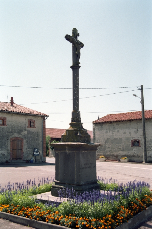 Les croix monumentales du canton de Boën et de la commune de Sail-sous-Couzan