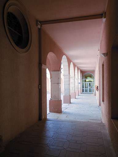 Ancien couvent d'Ursulines actuellement collège Victor-de-Laprade