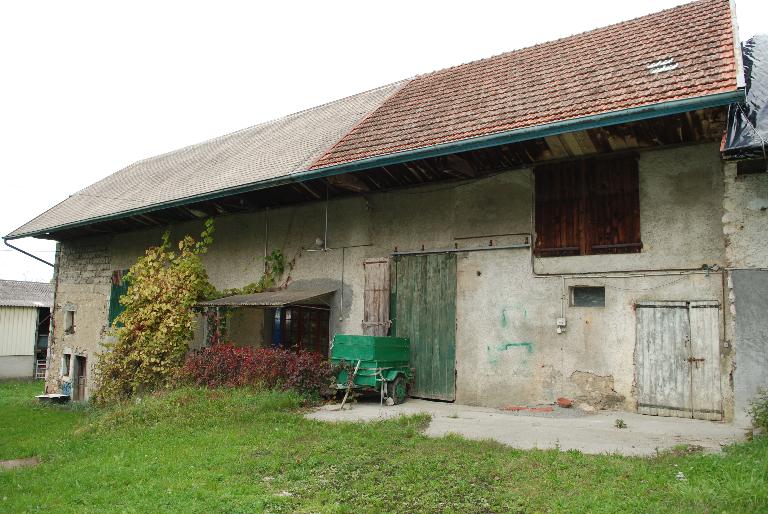 Ensemble de deux fermes, puis ferme