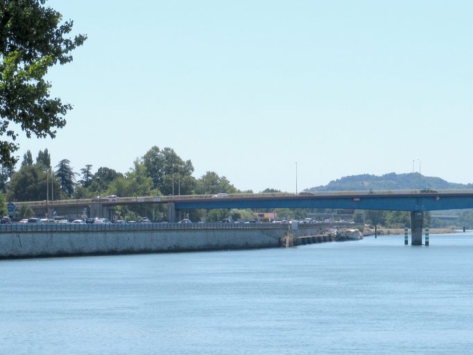 Pont routier Frédéric Mistral