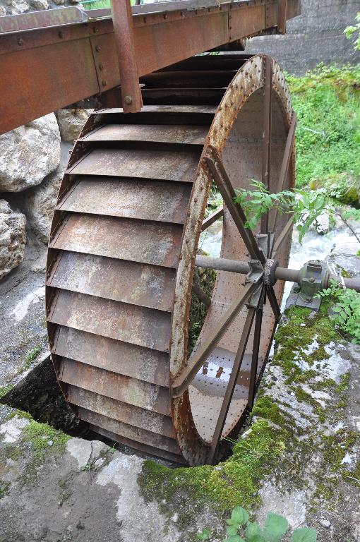 Moulin à farine du marquis de Lescheraines puis atelier mécanique des frères Petit dits Lagarit actuellement atelier de forgeron