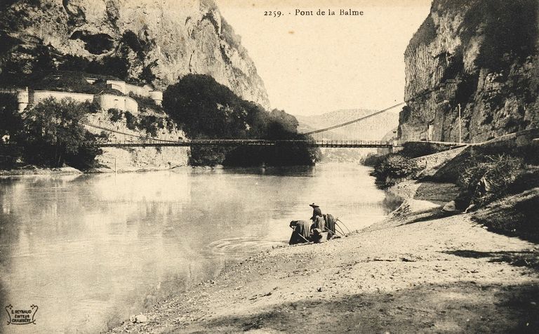 Pont suspendu de La Balme (détruit) ; culée (vestiges)