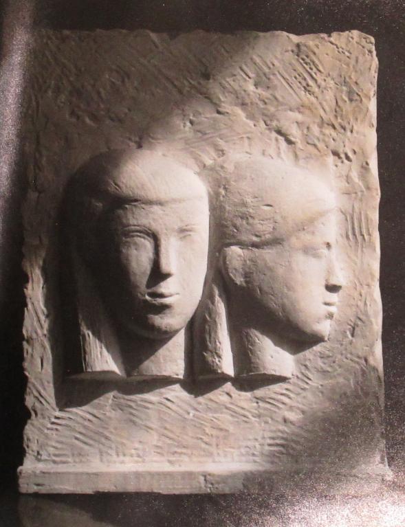 Bas-relief n° 1 : Jeunes filles