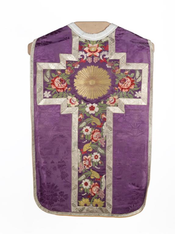 chasuble, étole, manipule, voile de calice, bourse de corporal : ornement violet