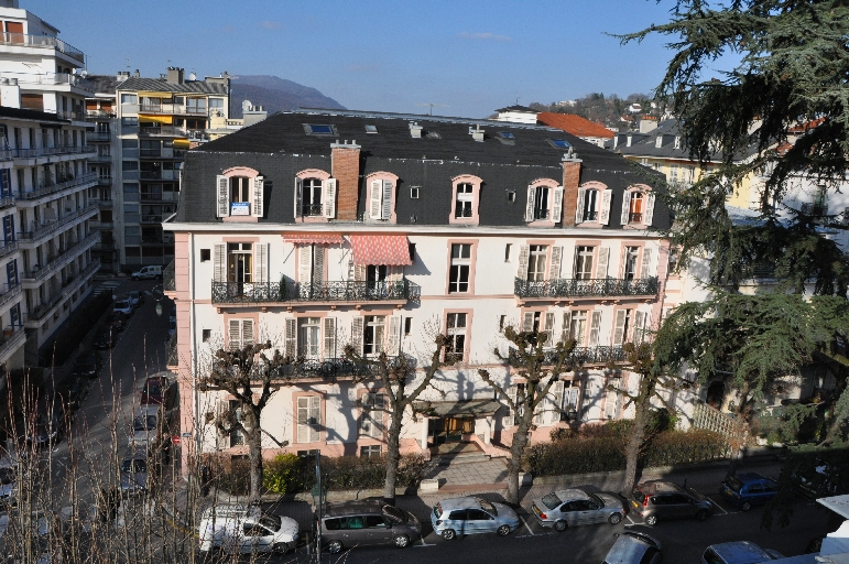 Hôtel de voyageurs, dite Annexe sud, puis Maison Neuve, puis hôtel la Résidence, puis immeuble la Résidence, actuellement Résidence des Fleurs