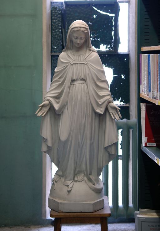 Statue : La Vierge écrasant le serpent