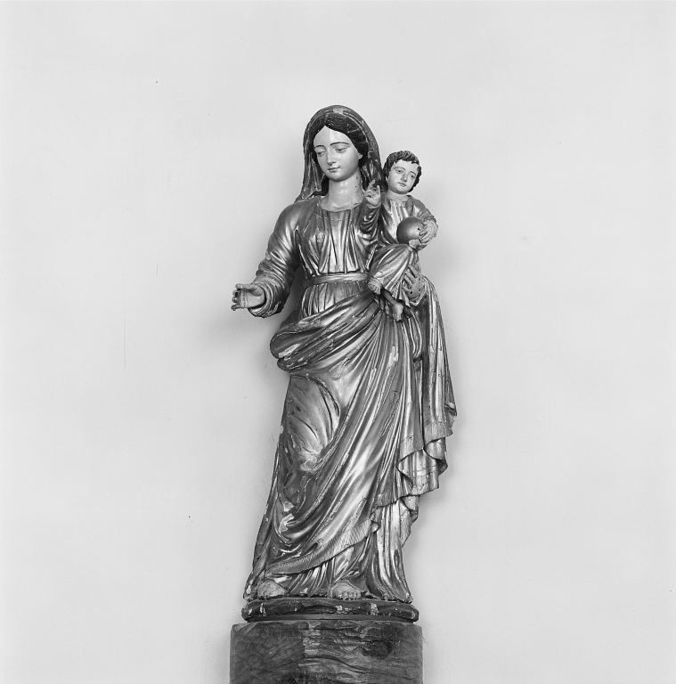 statue : Vierge à l'Enfant