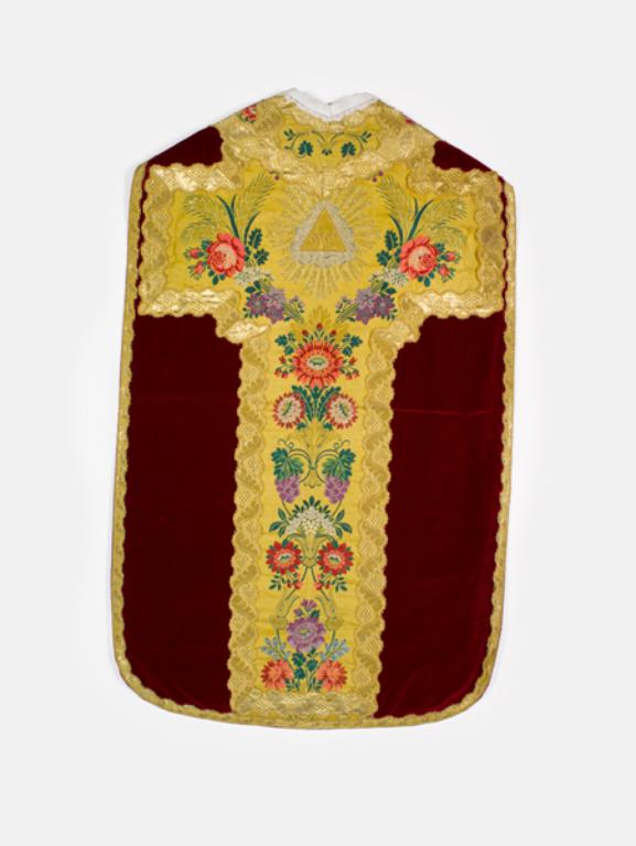 chasuble, manipule, voile de calice : ornement rouge