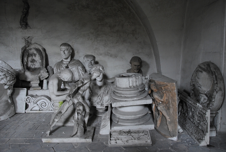 Ensemble de statues et bas-reliefs
