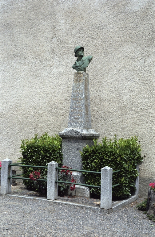 Les monuments aux morts du canton de Boën et de la commune de Sail-sous-Couzan