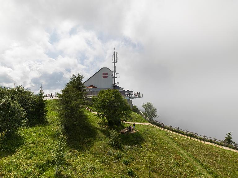 Gare supérieure du téléphérique du Revard et restaurant, actuellement restaurant Les Quatre Vallées et échoppe de souvenirs