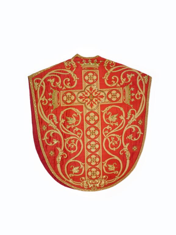 Ensemble de 7 chapes, 18 chasubles, 35 dalmatiques et des accessoires : ornement rouge n°3