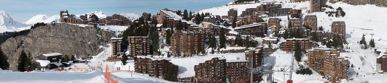 L'évolution du village de Jean Vuarnet : Morzine-Avoriaz, Haute-Savoie  (France) 