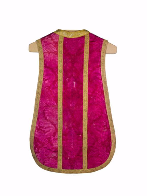 chasuble : ornement rose