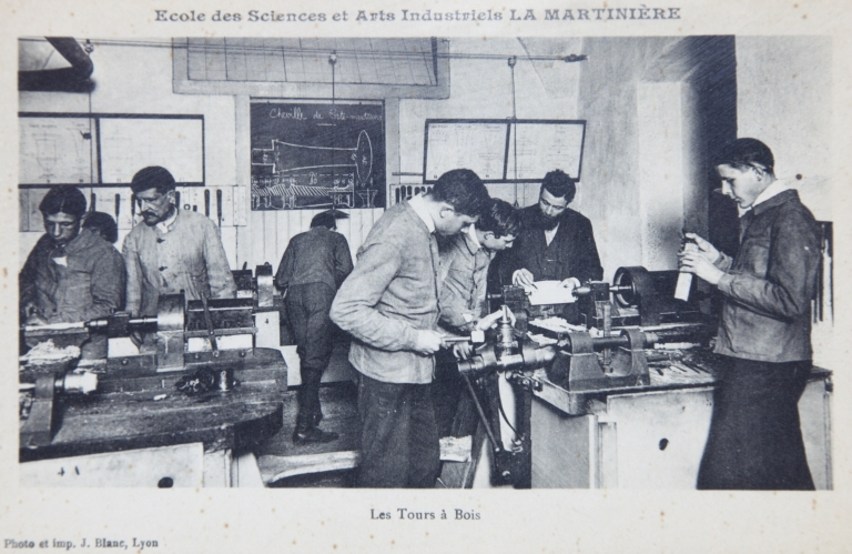 Couvent des Augustins, puis gendarmerie, puis école professionnelle La Martinière, actuellement lycée La Martinière-Diderot, site des Terreaux