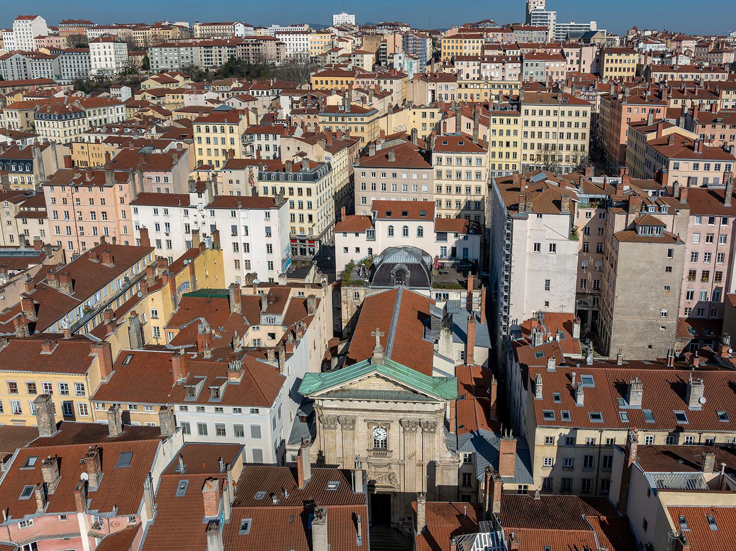 Vue aérienne de l'église Saint-Polycarpe du sud vers le nord