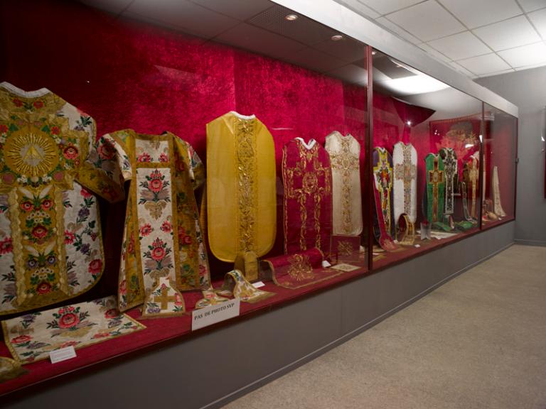 Les ornements liturgiques du musée dit Historial de sainte Agnès de Langeac