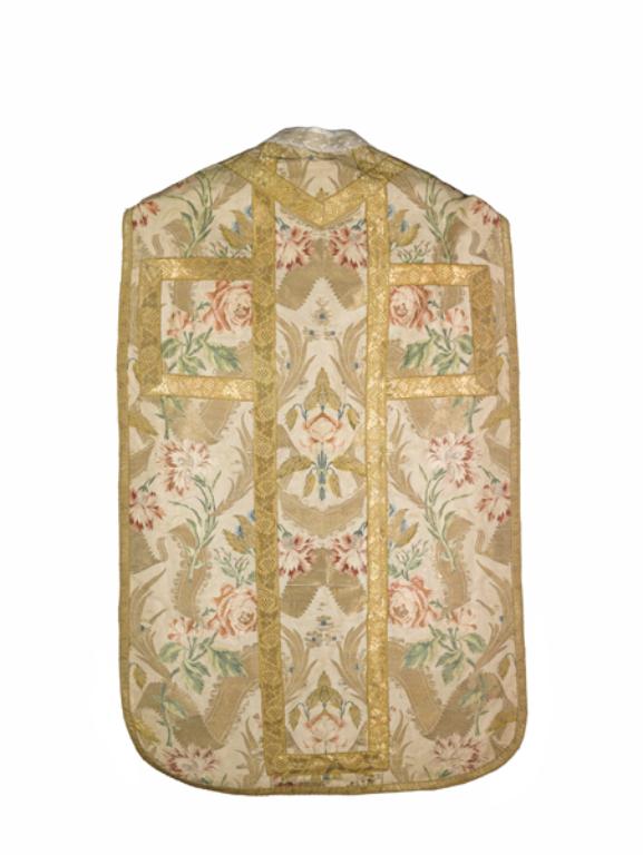 Ensemble de trois chapes, une chasuble, deux dalmatiques, trois étoles, quatre manipules, un voile de calice (non étudié), un antependium (non étudié) : ornement blanc