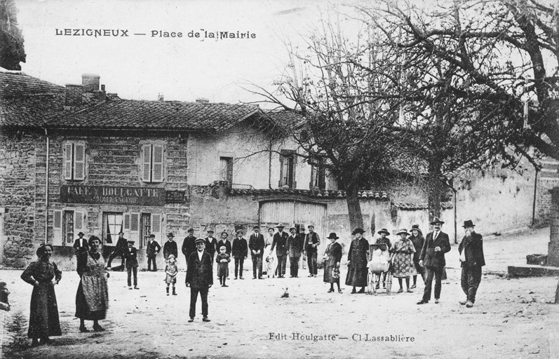 Ferme puis boulangerie, café, épicerie Houlgatte (actuellement maison)