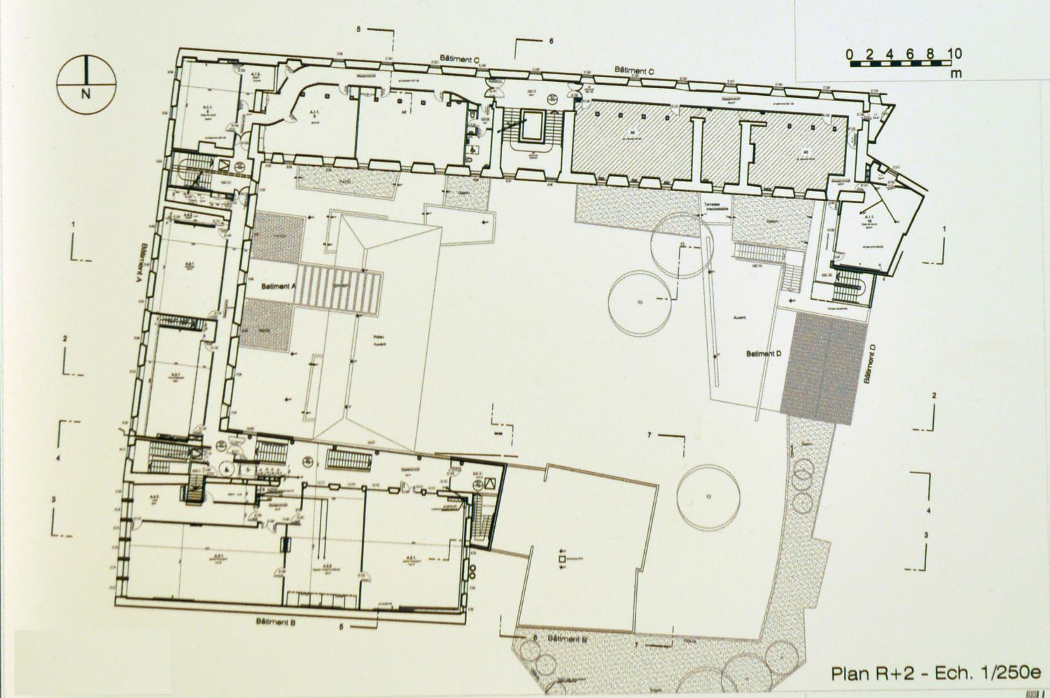 Collège de jésuites d'Aurillac, puis collège communal, lycée de garçons, école primaire supérieure de jeunes filles, collège moderne et technique de jeunes filles, actuellement collège Jeanne-de-La-Treilhe