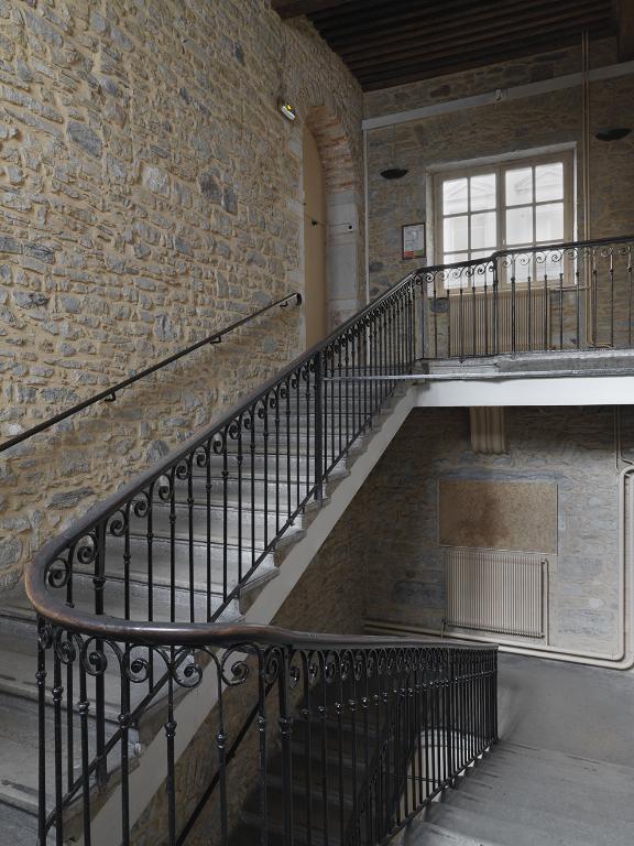 Collège de jésuites puis d'oratoriens, dit Collège de la Trinité ou Grand Collège, actuellement lycée Ampère