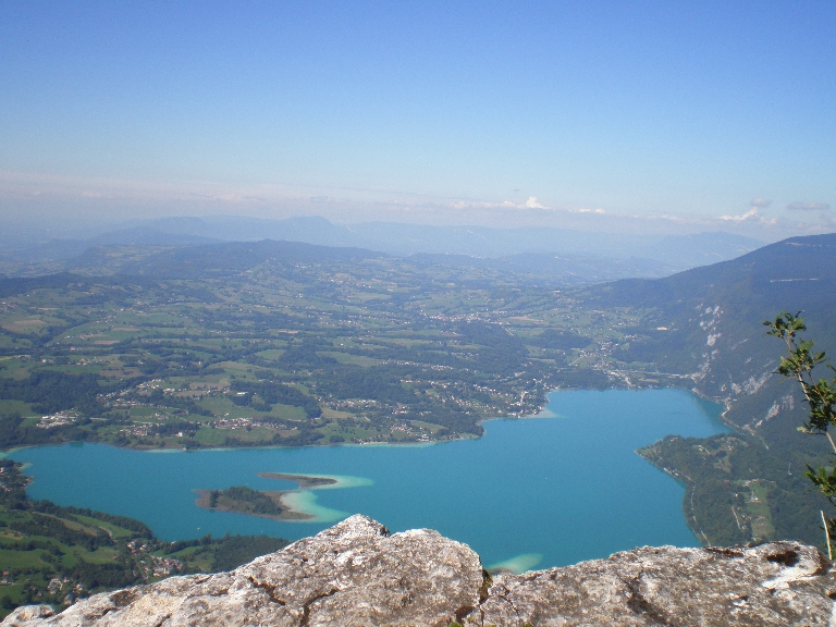 Lac d'Aiguebelette dit réservoir ou bassin d'alimentation pour la centrale hydroélectrique de La Bridoire