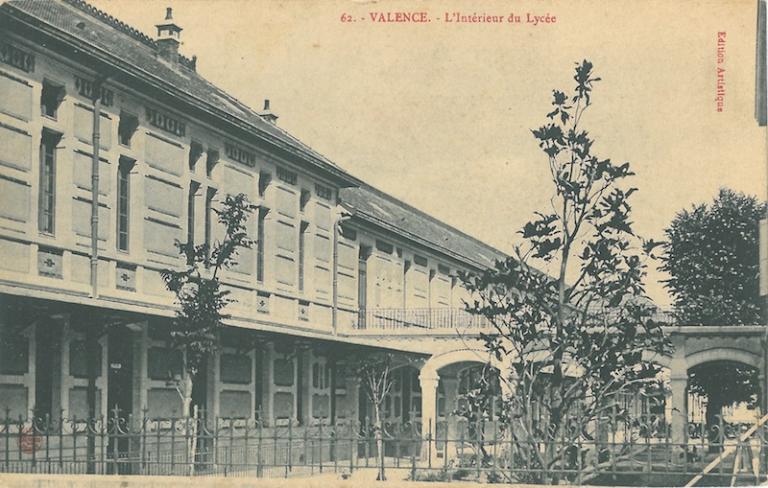 Les bâtiments nord (B) et sud (C) du lycée Emile-Loubet