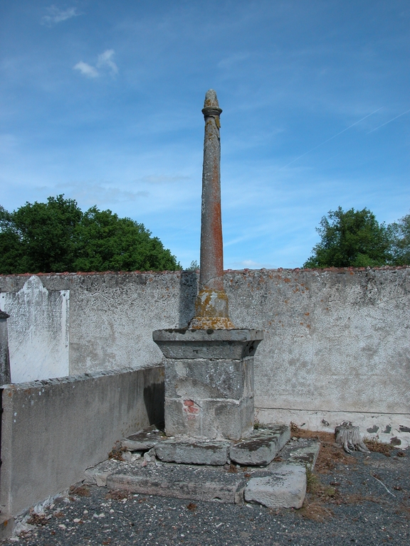 Croix de chemin (actuelle croix du cimetière)