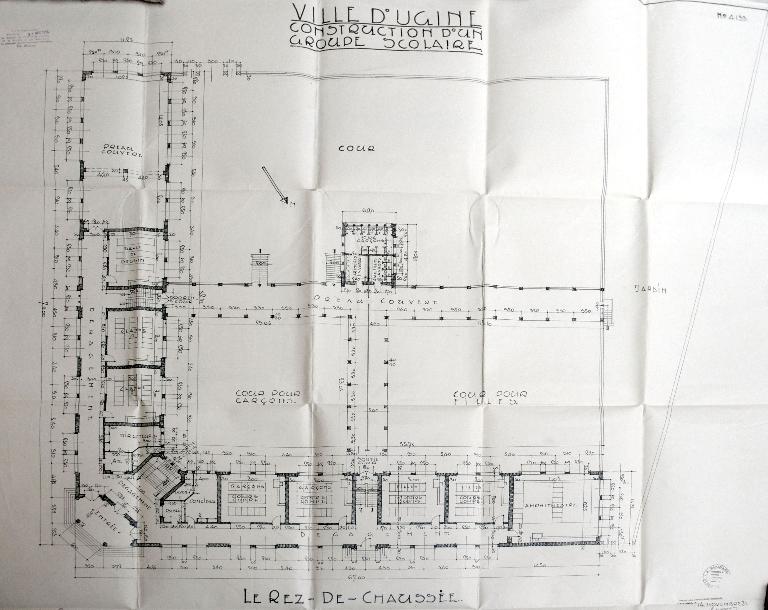 Groupe scolaire de Montroux, puis Cité technique, actuellement lycée d'enseignement général, technologique et professionnel René-Perrin