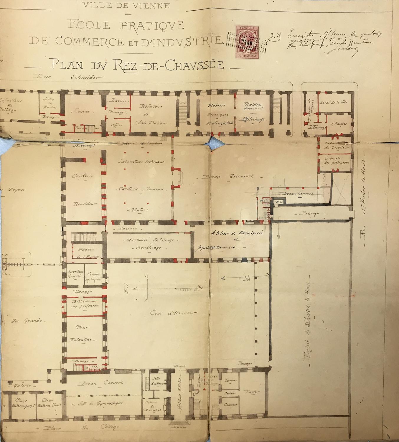 Collège de jésuites, puis institut national, école centrale supplémentaire, école communale secondaire, collège communal et école pratique de commerce et d'industrie, lycée, actuellement collège François-Ponsard