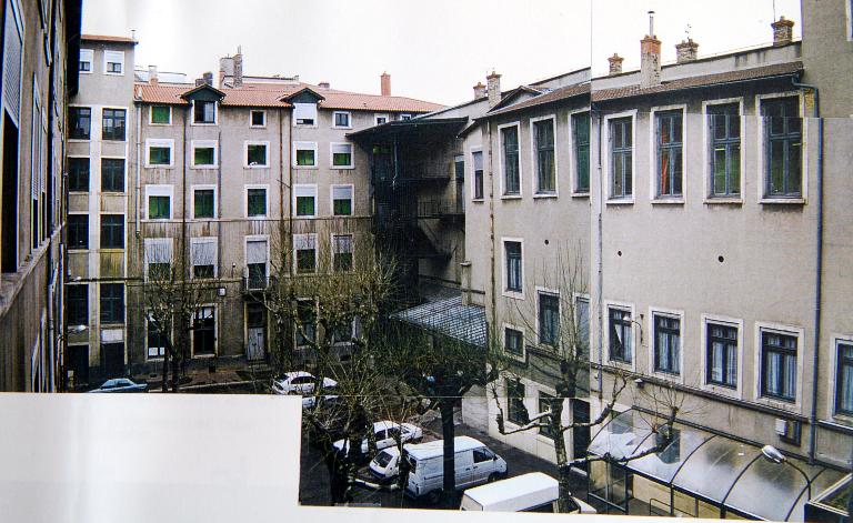 Collège de jésuites puis d'oratoriens, dit Collège de la Trinité ou Grand Collège, actuellement lycée Ampère