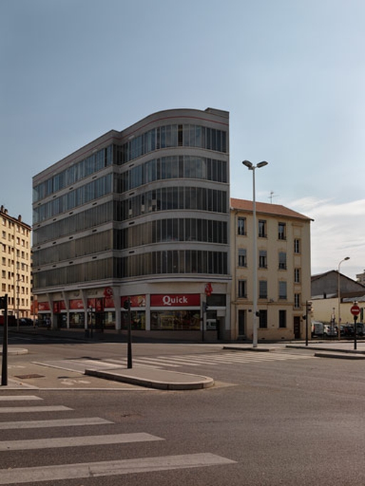 Garage Atomic Service Total actuellement restaurant Quick et parking