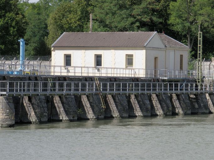 Barrage de garde dit barrage hydroélectrique de Jonage, écluse