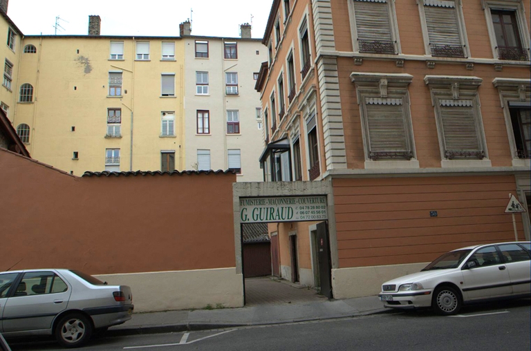 Entrepôt commercial dit marchand de vins en gros Dubost (J.) vins en gros Thévenet (L.) ancien négociant en vin