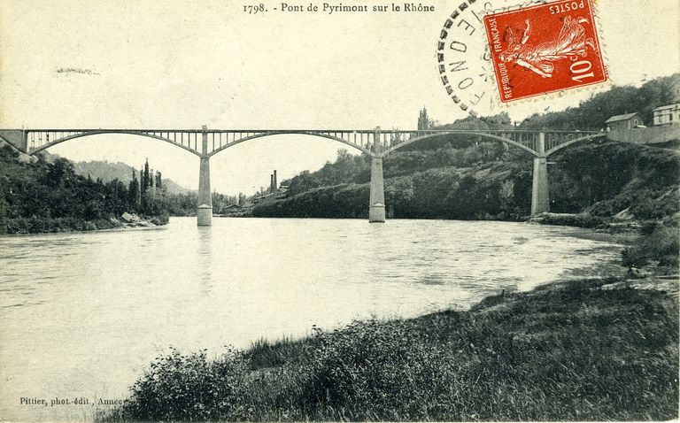 Ancien pont routier de Pyrimont (détruit), actuellement piles (vestiges)
