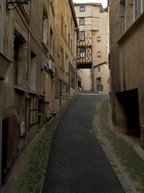 La rue Durolle et la pedde du Coin des Hasards.