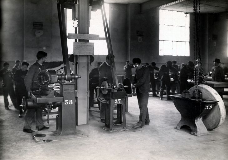 Ecole de métiers des industries métallurgiques et atelier-école, puis lycée technique des industries métallurgiques et lycée d'enseignement professionnel, actuellement lycée Hector-Guimard - Lycée des Métiers, Transformations des matériaux