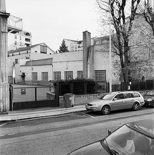 Usine frigorifique dite Sté Anonyme des Glacières de Paris puis décolletage Didier et Chouanard (Ve) et fils fabrique à cartons puis Barbier teinture pour fabricant, puis Usine Ch. Vermot S.A. actuellement maison de la culture MJC de la ville de Lyon